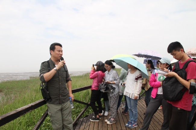 刘文亮老师给大家讲解湿地滩涂的植被分布 刘文亮老师给大家讲解湿地滩涂的植被分布