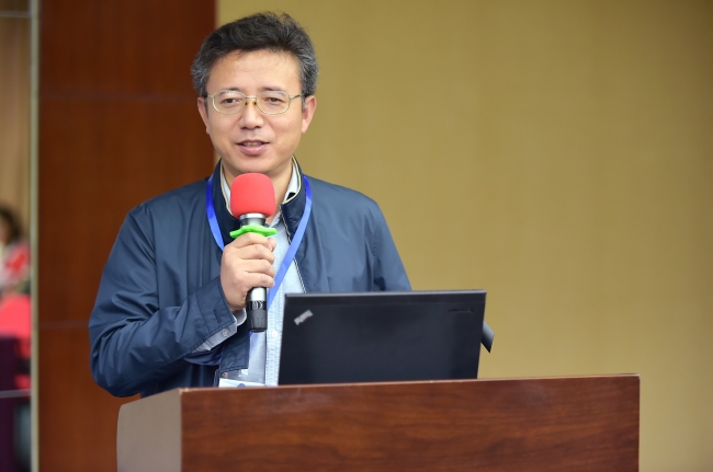 我校伟德中文官网首页院长陈小勇在论坛上致辞 我校伟德中文官网首页院长陈小勇在论坛上致辞