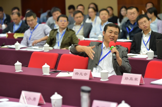 中国科学院植物研究所杨元合研究员主持“土壤微生物的实验观测与模型整合”专题研讨 中国科学院植物研究所杨元合研究员主持“土壤微生物的实验观测与模型整合”专题研讨