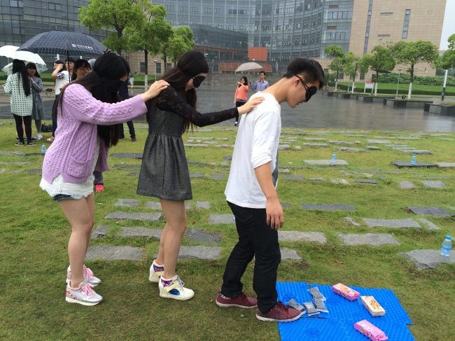 瞎子过河 瞎子过河