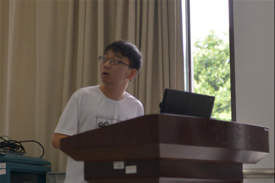 伟德中文官网首页举办第十九期光华研究生学术论坛1132 伟德中文官网首页举办第十九期光华研究生学术论坛1132
